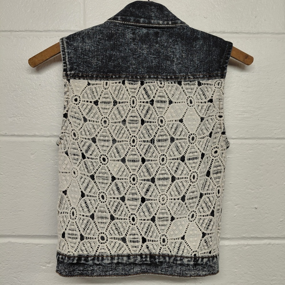 ChiOle Womens XS/S‎ White Crochet Back Denim Vest Blue Jean Button Front Boho